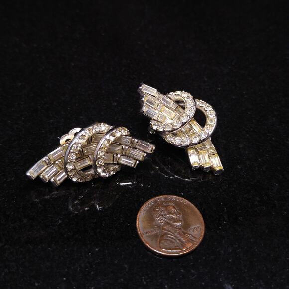 Bellini Clear Rhinestone Wedding Earrings, Rhodium Plated, 1990s Vintage Jewelry - Picture 9 of 10